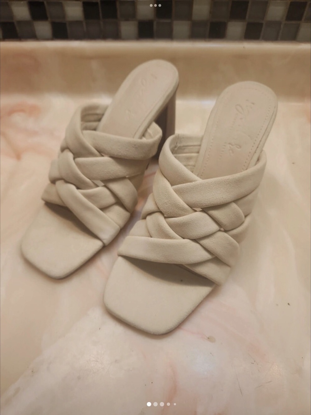 Signature collection sandals size 8.5